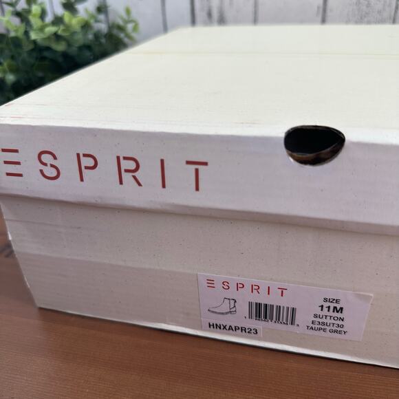 Esprit Women's Sutton Lug Sole Boots Size 11 - Picture 9 of 9